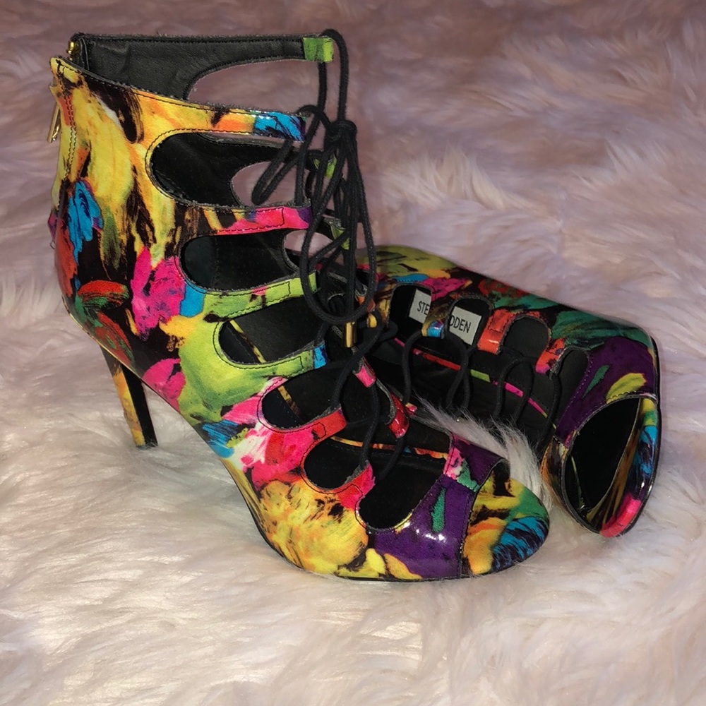 Steve Madden Patent leather floral sandals.